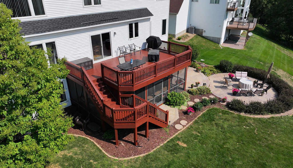 Deck Builder in Minneapolis, MN